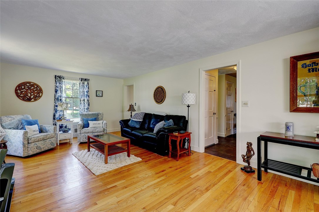 31 Anthony Road Barrington, RI 02806 - Photo 4 of 23 Gallery Image 4