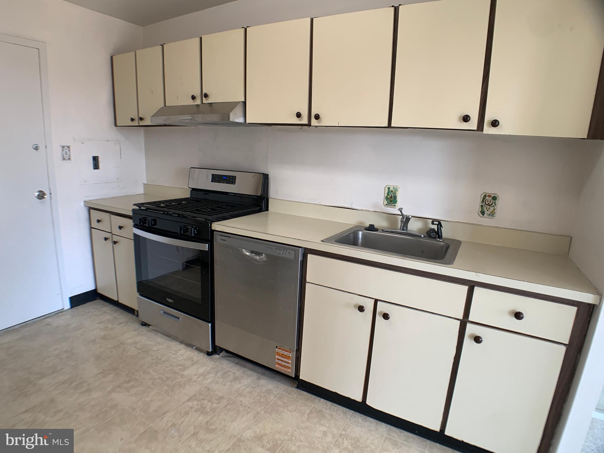 1111 University Boulevard West, Unit 919A Silver Spring, MD 20902 - Photo 2 of 26 kitchen