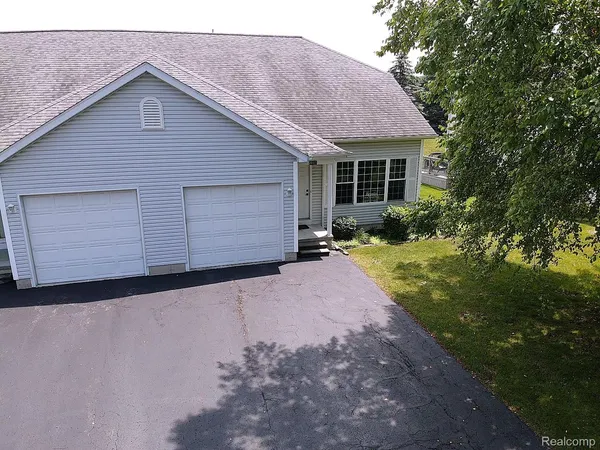 $244,900 | 2015 Pauls Court, Marysville, MI 48040