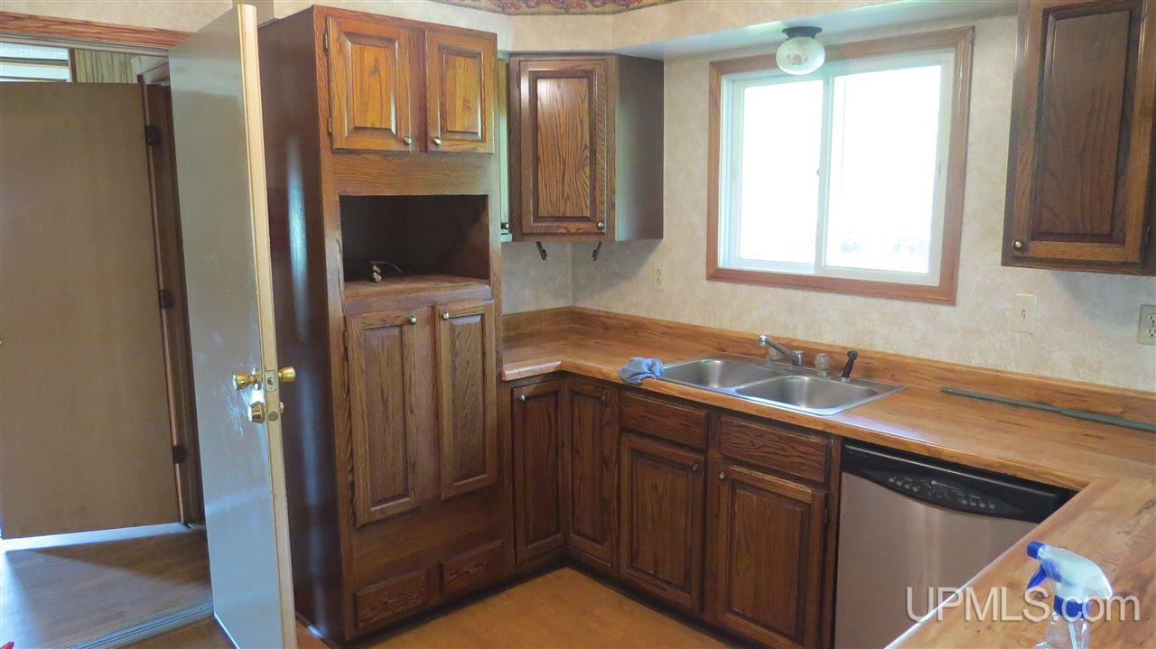 5679 J.5 Road Escanaba, MI 49829 - Photo 2 of 17