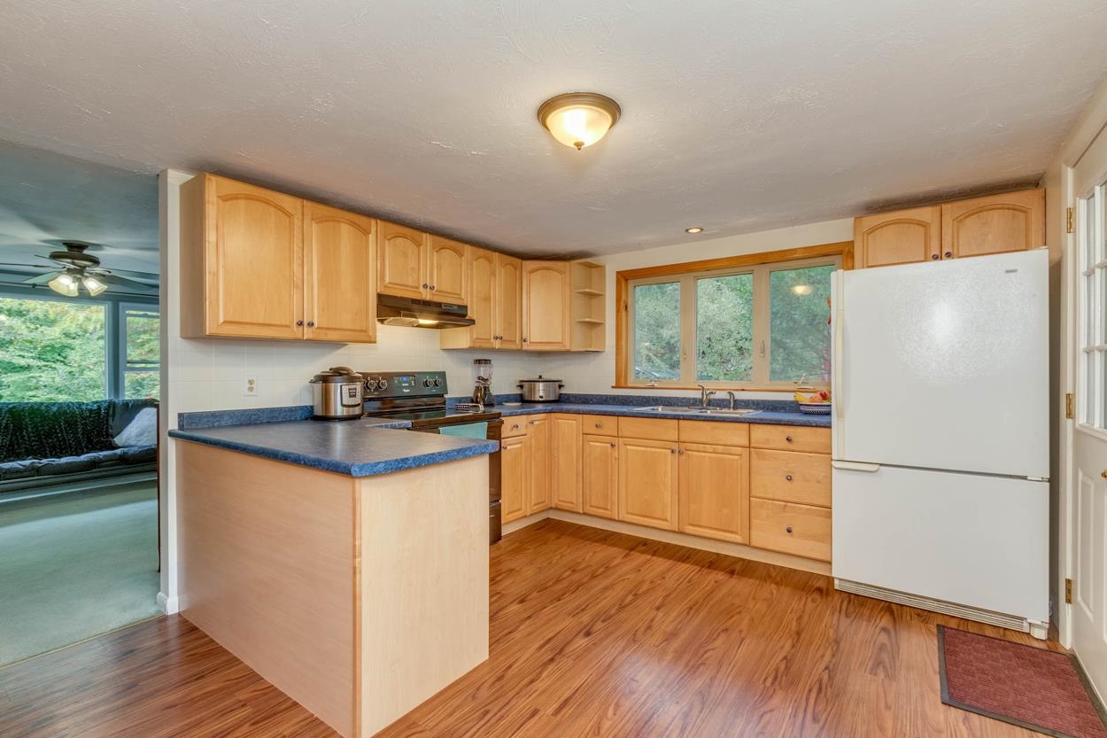 56 West Parish Road Concord, NH 03303 - Photo 4 of 38