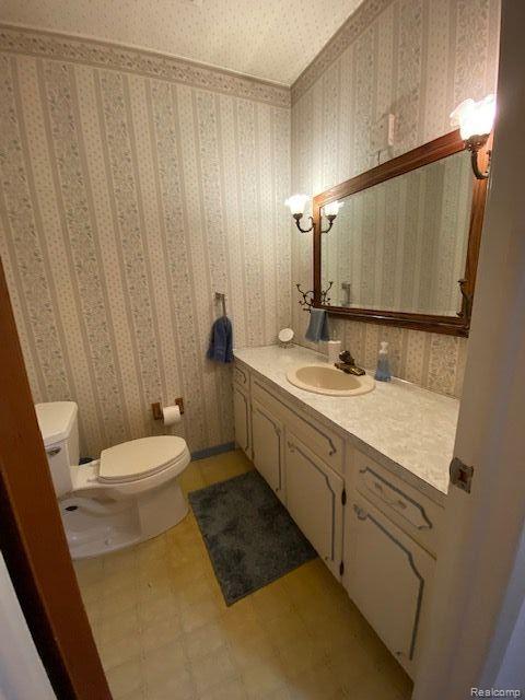 25249 Wykeshire Road Farmington Hills, MI 48336 - Photo 23 of 33