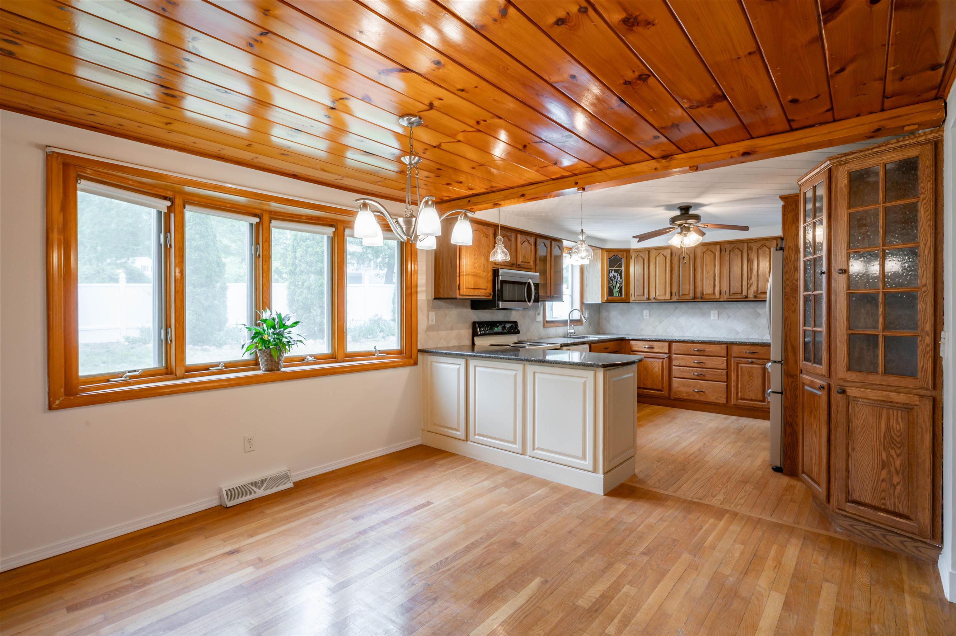 192 Searles Road Nashua, NH 03062 - Photo 31 of 46