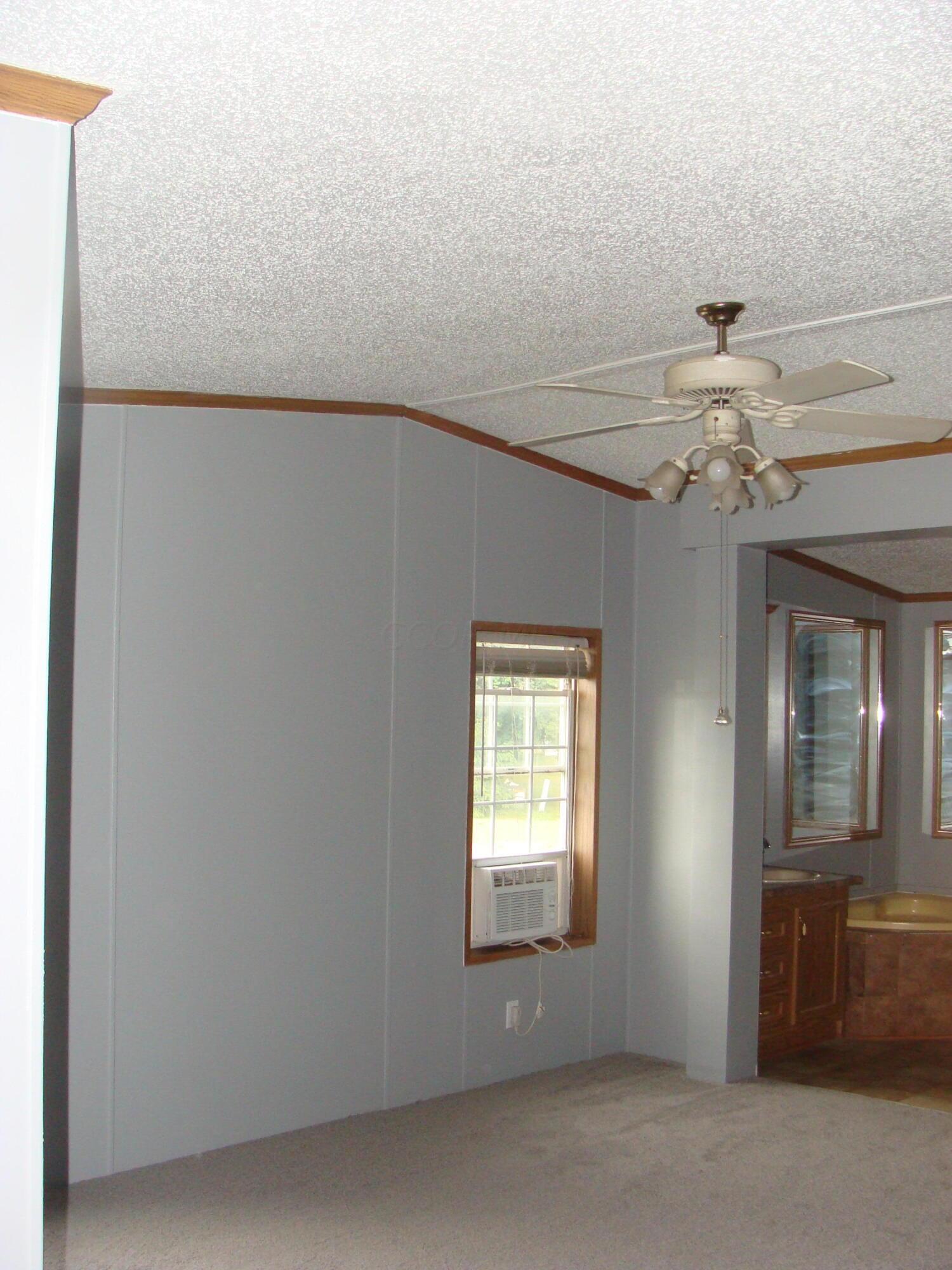 341 Chambersburg Road Columbus, OH 43207 - Photo 16 of 23 Primary View to Bath