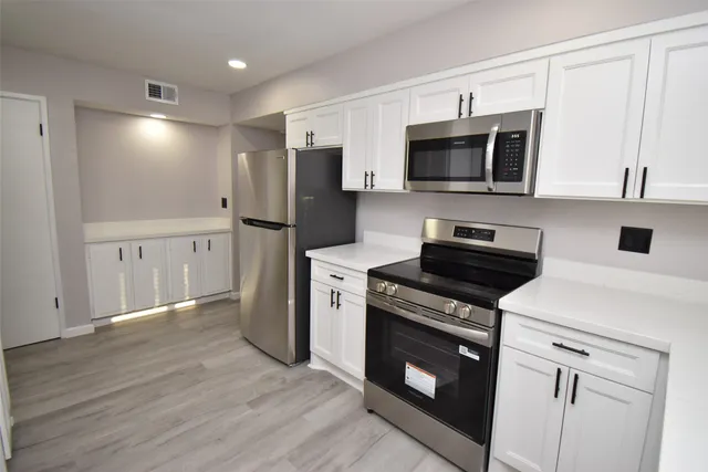 $1,425 | 16587 El Camino Real, Houston, TX 77062