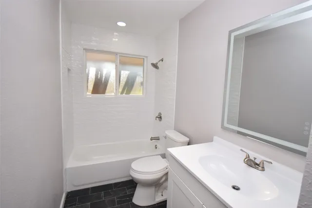 $1,425 | 16587 El Camino Real, Houston, TX 77062