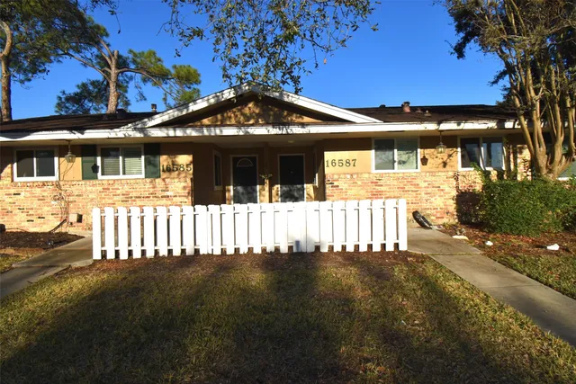 $1,425 | 16587 El Camino Real, Houston, TX 77062