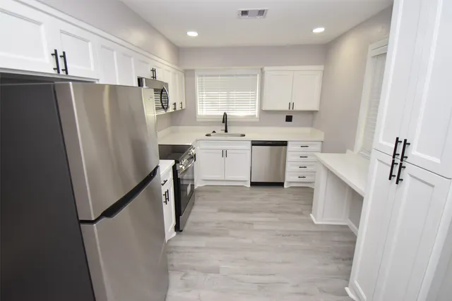 $1,425 | 16587 El Camino Real, Houston, TX 77062