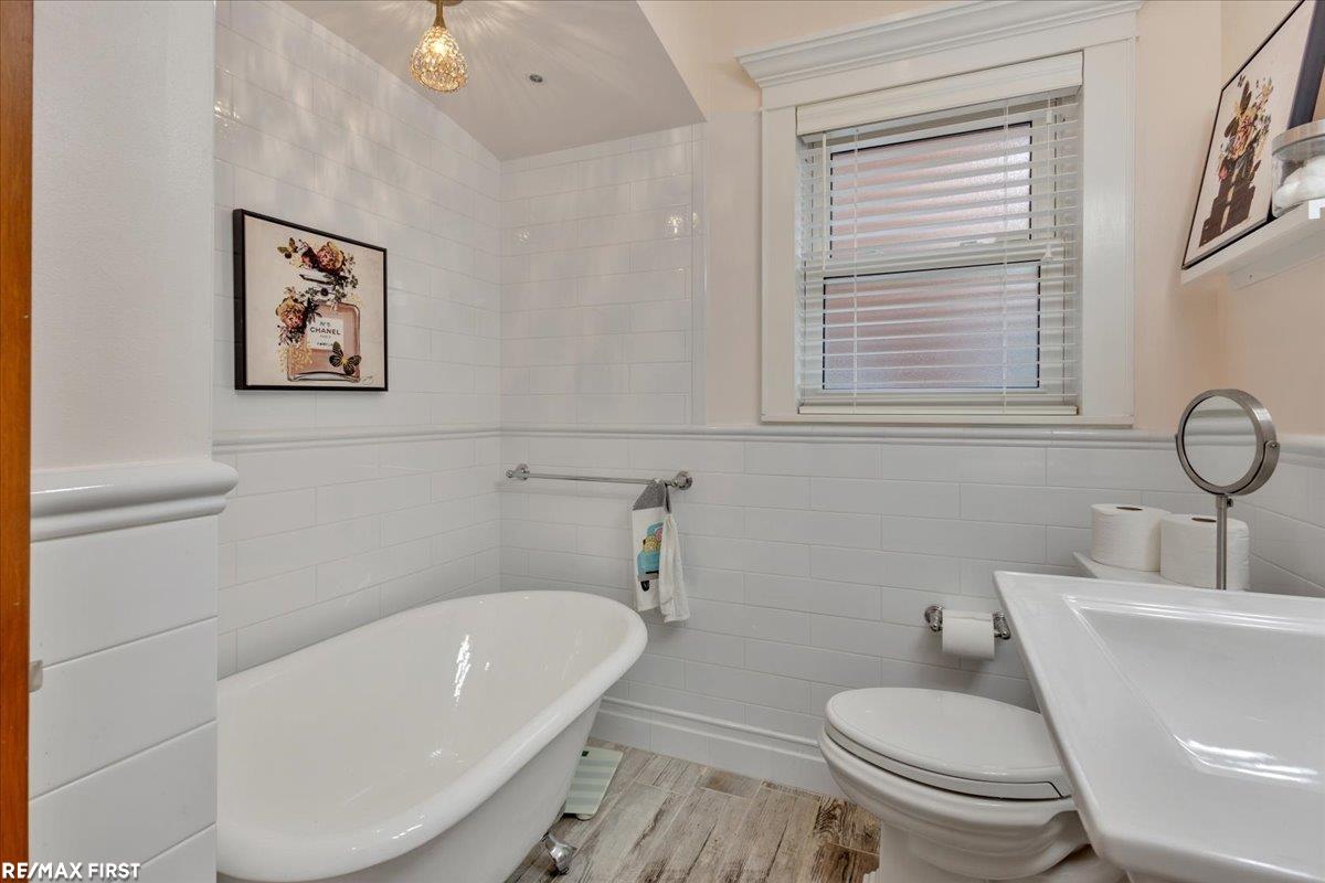 1794 Bournemouth Road Grosse Pointe, MI 48236 - Photo 22 of 32 50123337-21.JPG