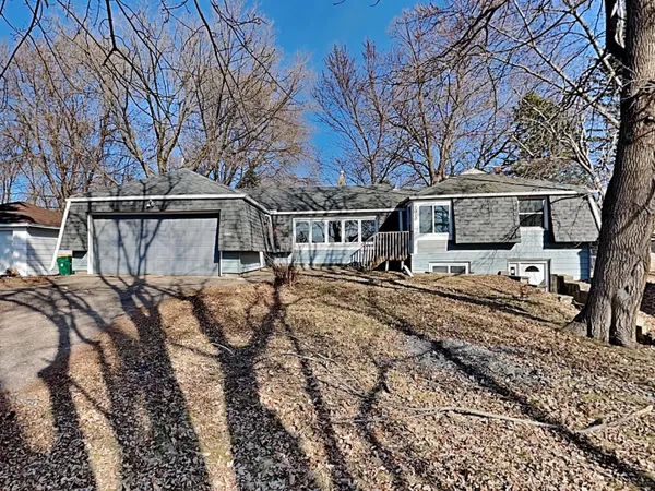 $1,925 | 2910 Louisiana Avenue North, Crystal, MN 55427