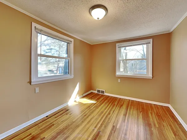 $1,925 | 2910 Louisiana Avenue North, Crystal, MN 55427