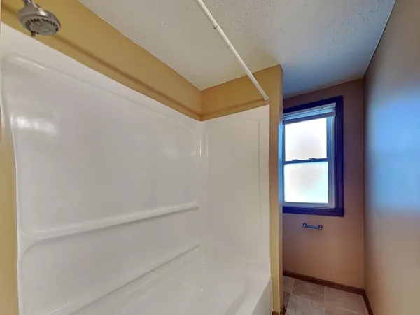 $1,925 | 2910 Louisiana Avenue North, Crystal, MN 55427