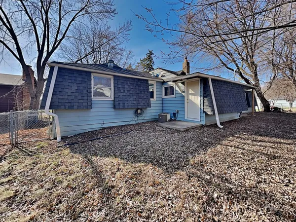 $1,925 | 2910 Louisiana Avenue North, Crystal, MN 55427