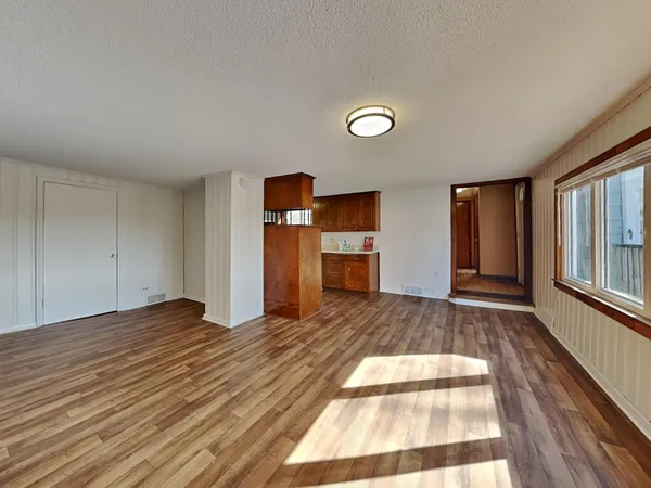 $1,925 | 2910 Louisiana Avenue North, Crystal, MN 55427