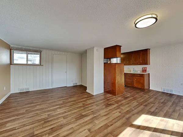 $1,925 | 2910 Louisiana Avenue North, Crystal, MN 55427