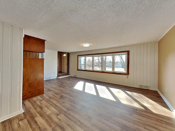 $1,925 | 2910 Louisiana Avenue North, Crystal, MN 55427