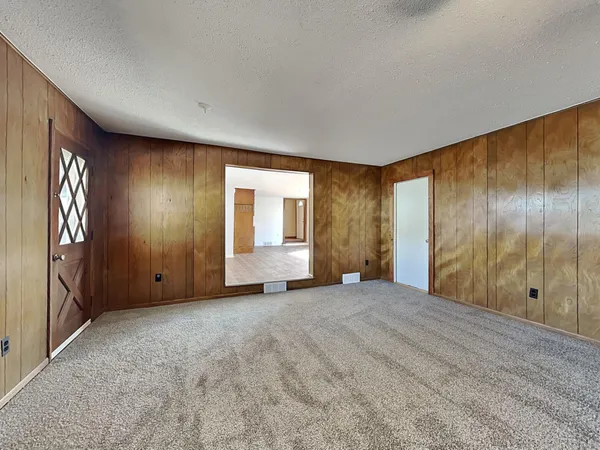 $1,925 | 2910 Louisiana Avenue North, Crystal, MN 55427