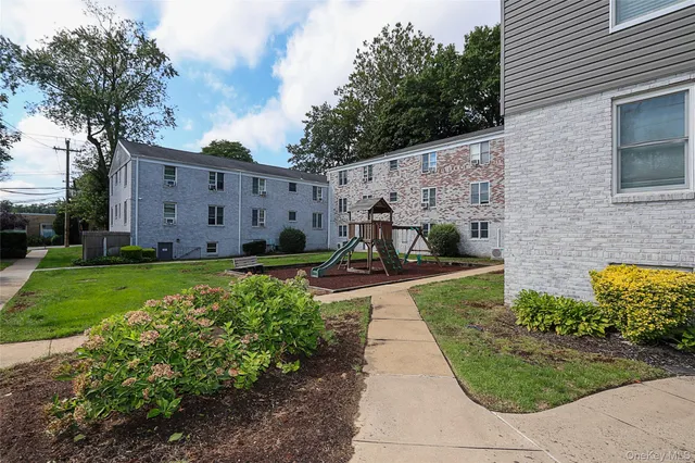 $279,000 | 10 Glen Keith Road, Unit U, Glen Cove, NY 11542