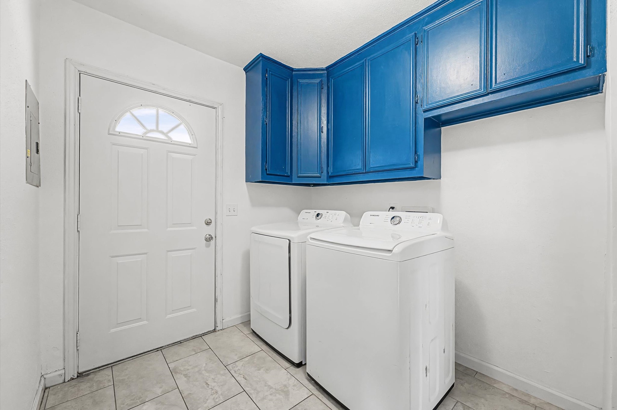 511 Joyce Street Houston, TX 77009 - Photo 10 of 17 a utility room with dryer and washer