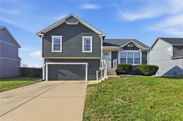 $335,000 | 834 North Juniper Court, Gardner, KS 66030