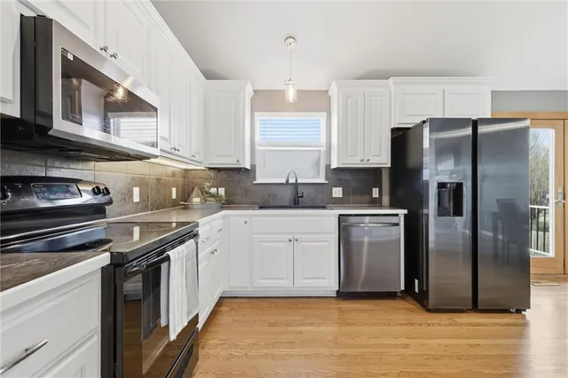 $335,000 | 834 North Juniper Court, Gardner, KS 66030