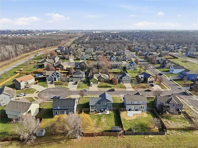 $335,000 | 834 North Juniper Court, Gardner, KS 66030