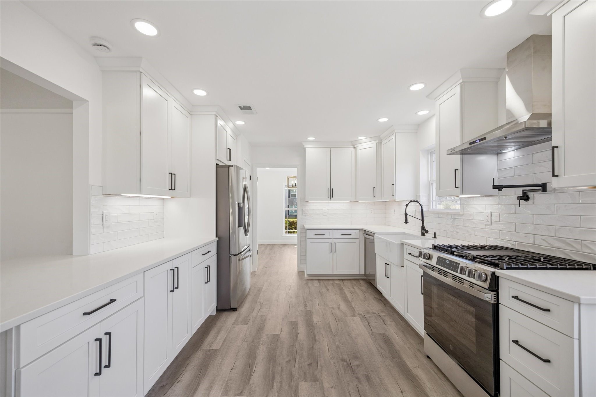 15402 Ripplestream Drive Houston, TX 77068 - Photo 12 of 27 Kitchen