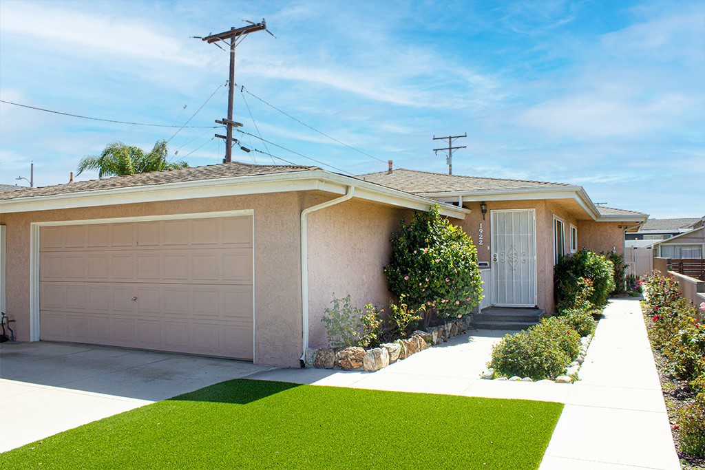 Ideally located duplex in North East Torrance