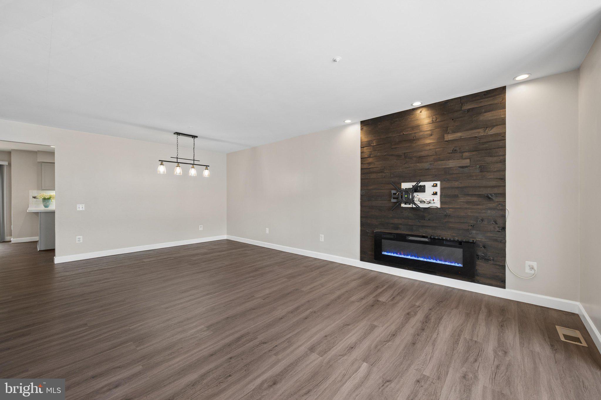 6208 Cliffside Terrace Frederick, MD 21701 - Photo 10 of 73 Living Room