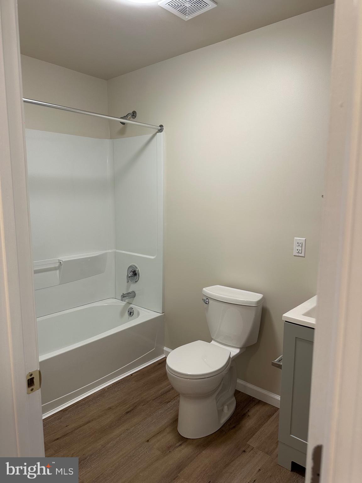 122 East Ridge Road, Unit A4 Marcus Hook, PA 19061 - Photo 7 of 11 a bathroom with a toilet and a tub