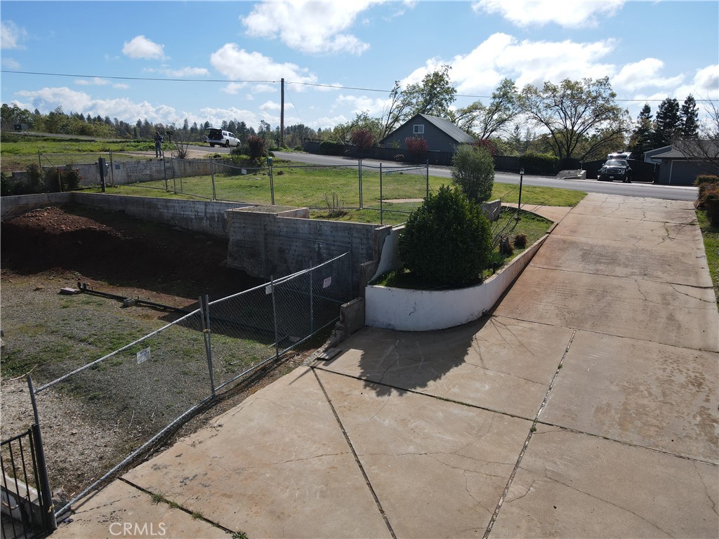183 Valley Ridge Drive Paradise, CA 95969 - Photo 41 of 41 a view of a terrace with yard and sitting area