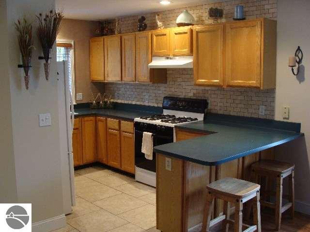1413 Valley Road Traverse City, MI 49685 - Photo 4 of 10 1709701-3.JPG