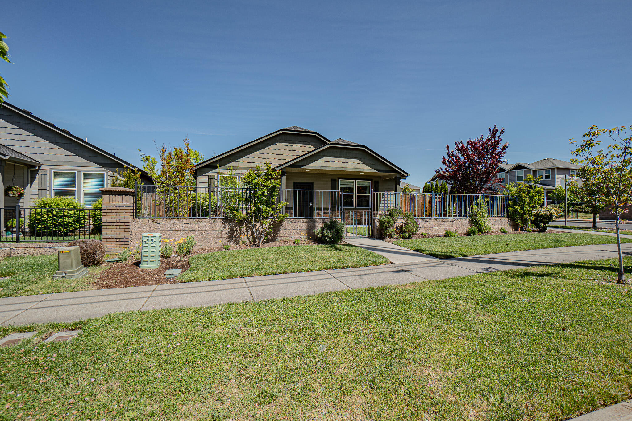 1491 Spring Street Medford, OR 97504 - Photo 4 of 28 DSC01926-HDR (2)