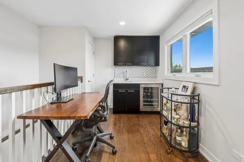 $700,000 | 1536 West Walton Street, Unit 3, Chicago, IL 60642