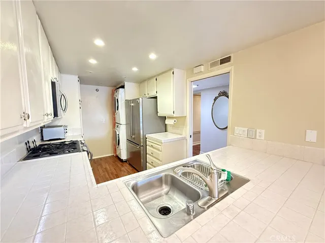 $3,300 | 260 Cagney Lane, Unit 112, Newport Beach, CA 92663