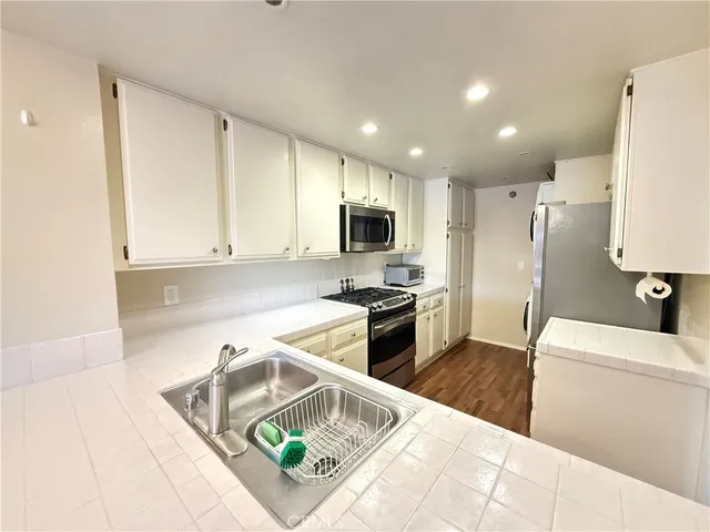$3,300 | 260 Cagney Lane, Unit 112, Newport Beach, CA 92663
