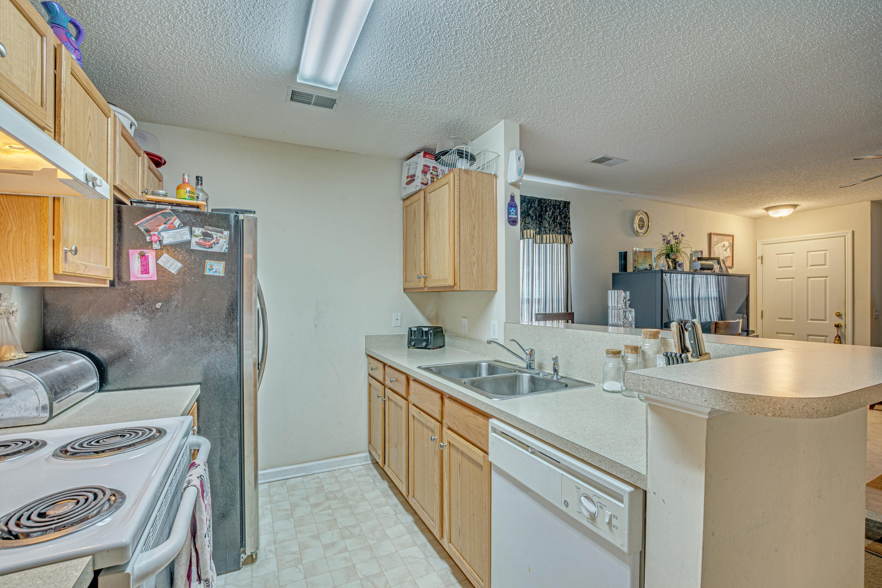 136 Thistle Road Goose Creek, SC 29445 - Photo 11 of 24 10 (6)