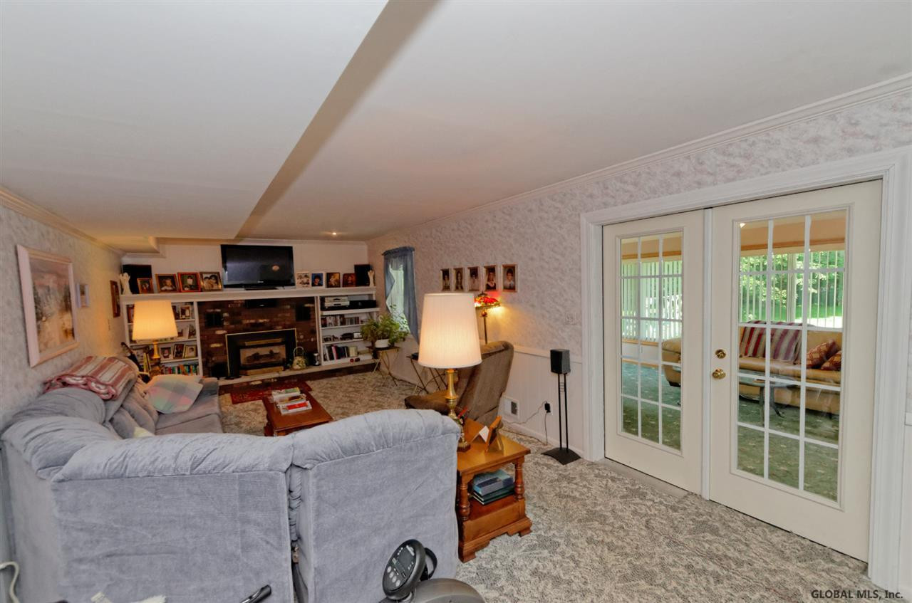 717 Pearse Road Niskayuna, NY 12309 - Photo 13 of 24 Photo 13