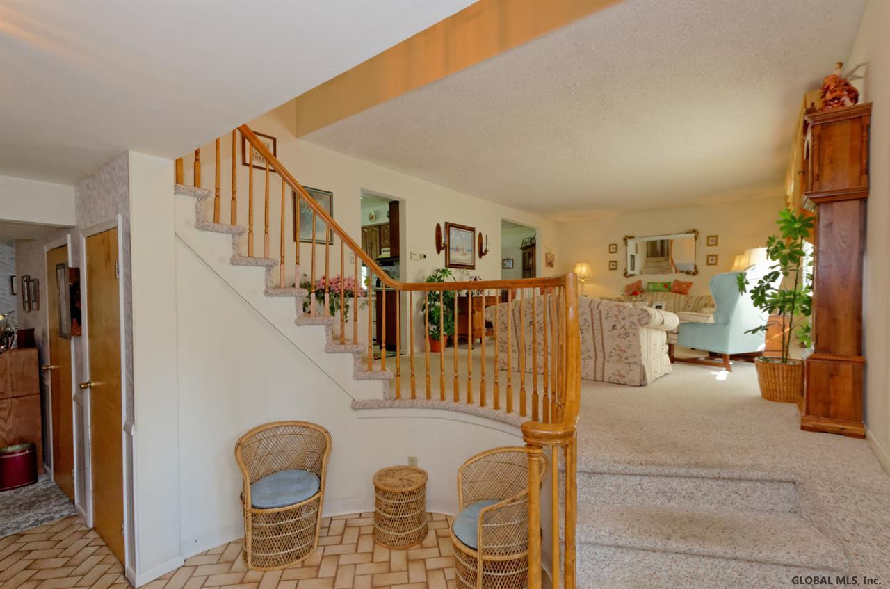 717 Pearse Road Niskayuna, NY 12309 - Photo 5 of 24 Photo 5