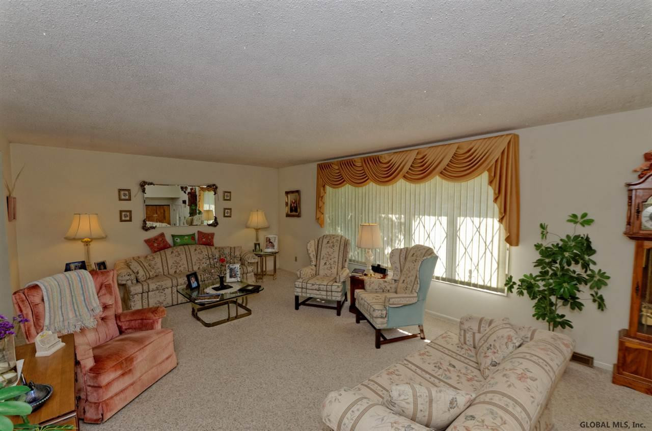 717 Pearse Road Niskayuna, NY 12309 - Photo 7 of 24 Photo 7