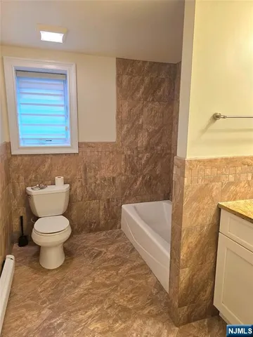 $5,200 | 25 East Edsall Avenue, Unit A, Palisades Park, NJ 07650