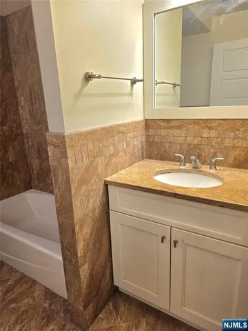 $5,200 | 25 East Edsall Avenue, Unit A, Palisades Park, NJ 07650