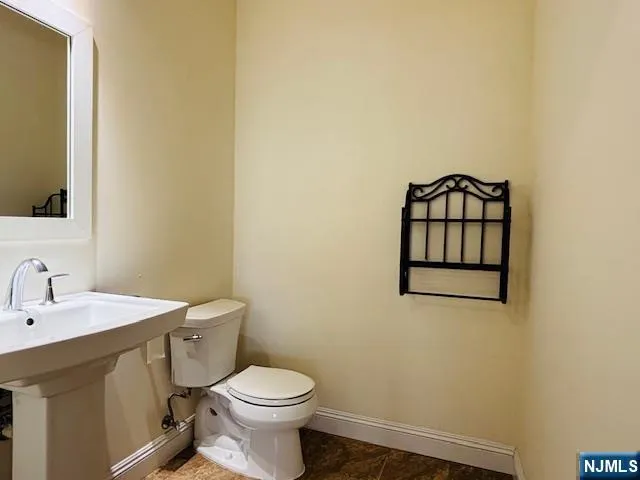 $5,200 | 25 East Edsall Avenue, Unit A, Palisades Park, NJ 07650