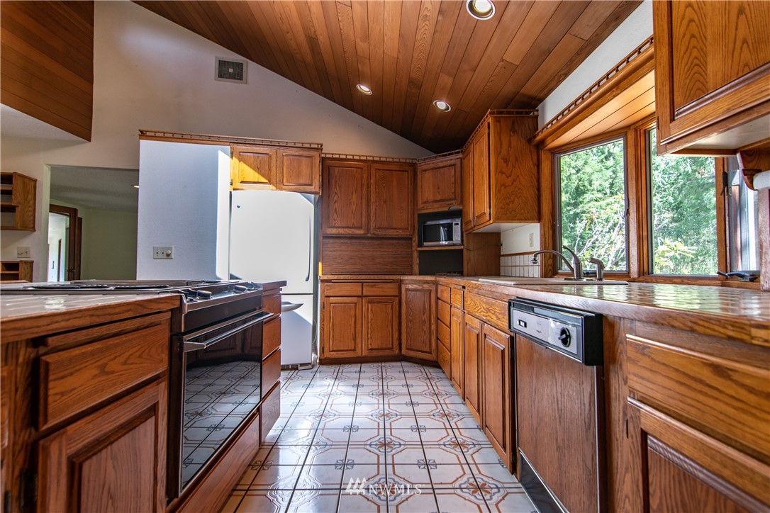 1653 Township Line Road Port Angeles, WA 98362 - Photo 17 of 25