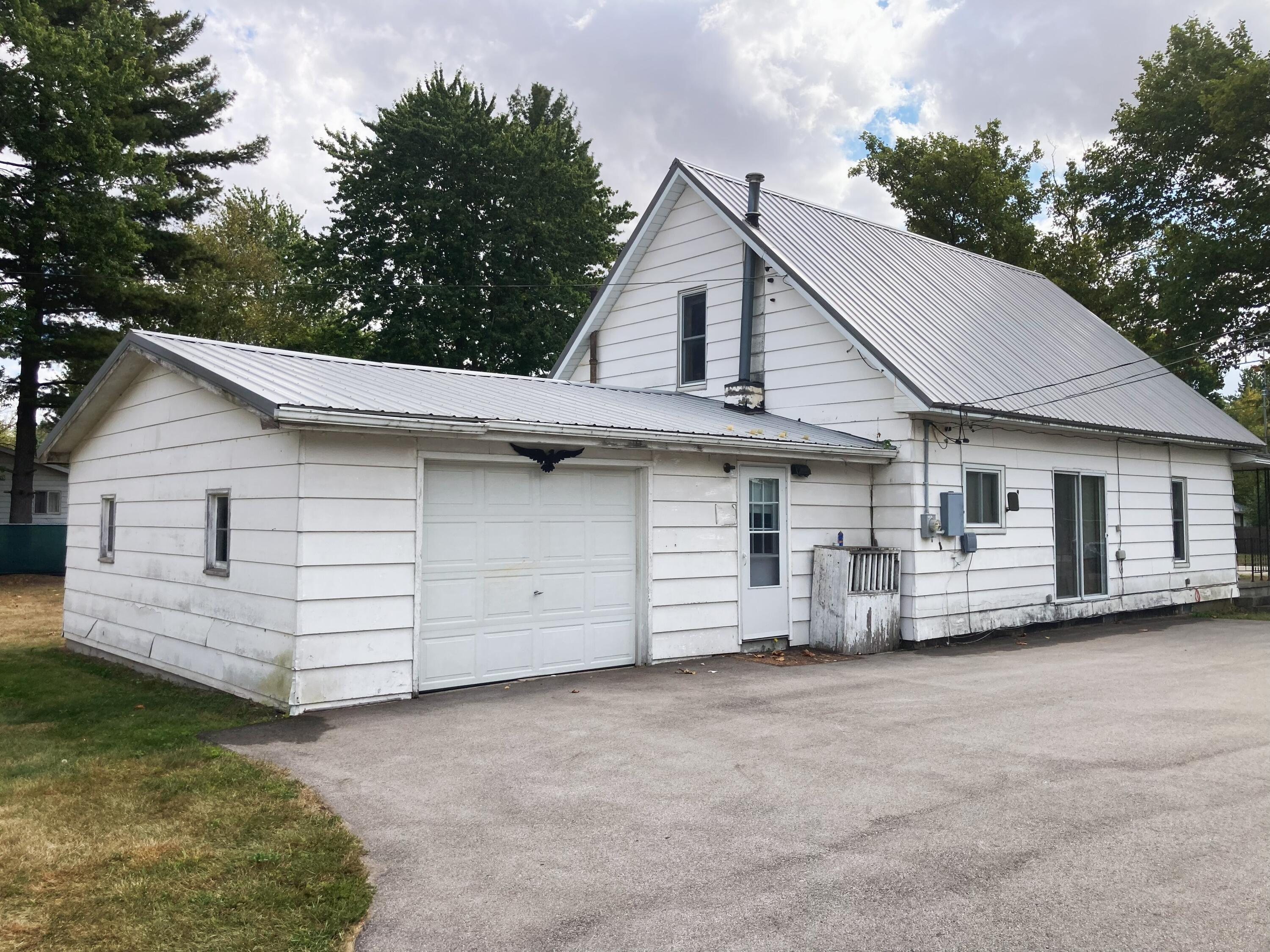 8633 East Monroe Road Wheeler, MI 48662 - Photo 3 of 9 IMG_8609