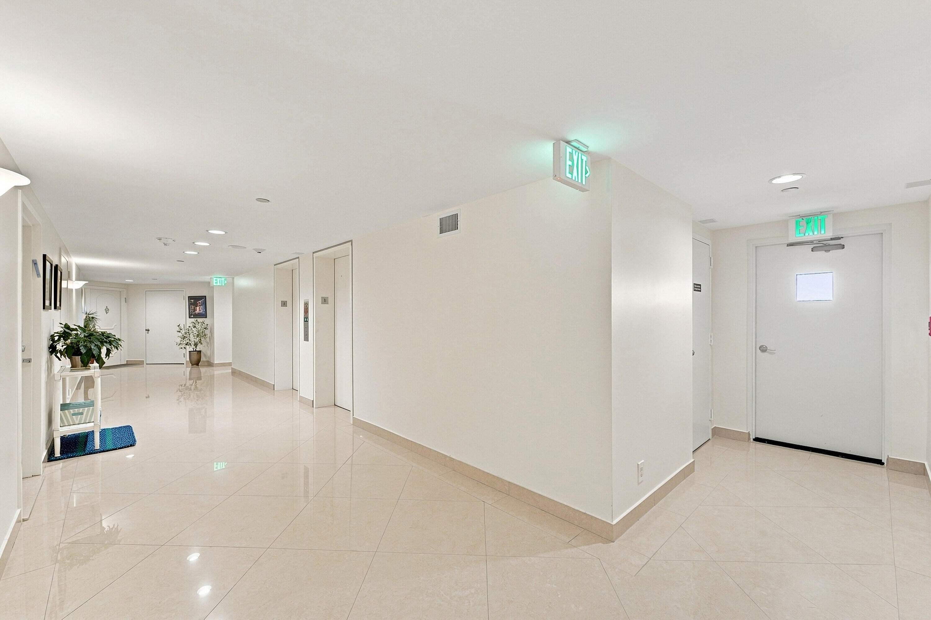 4101 North Ocean Boulevard Boca Raton, FL 33431 - Photo 5 of 40 Exterior Hallway