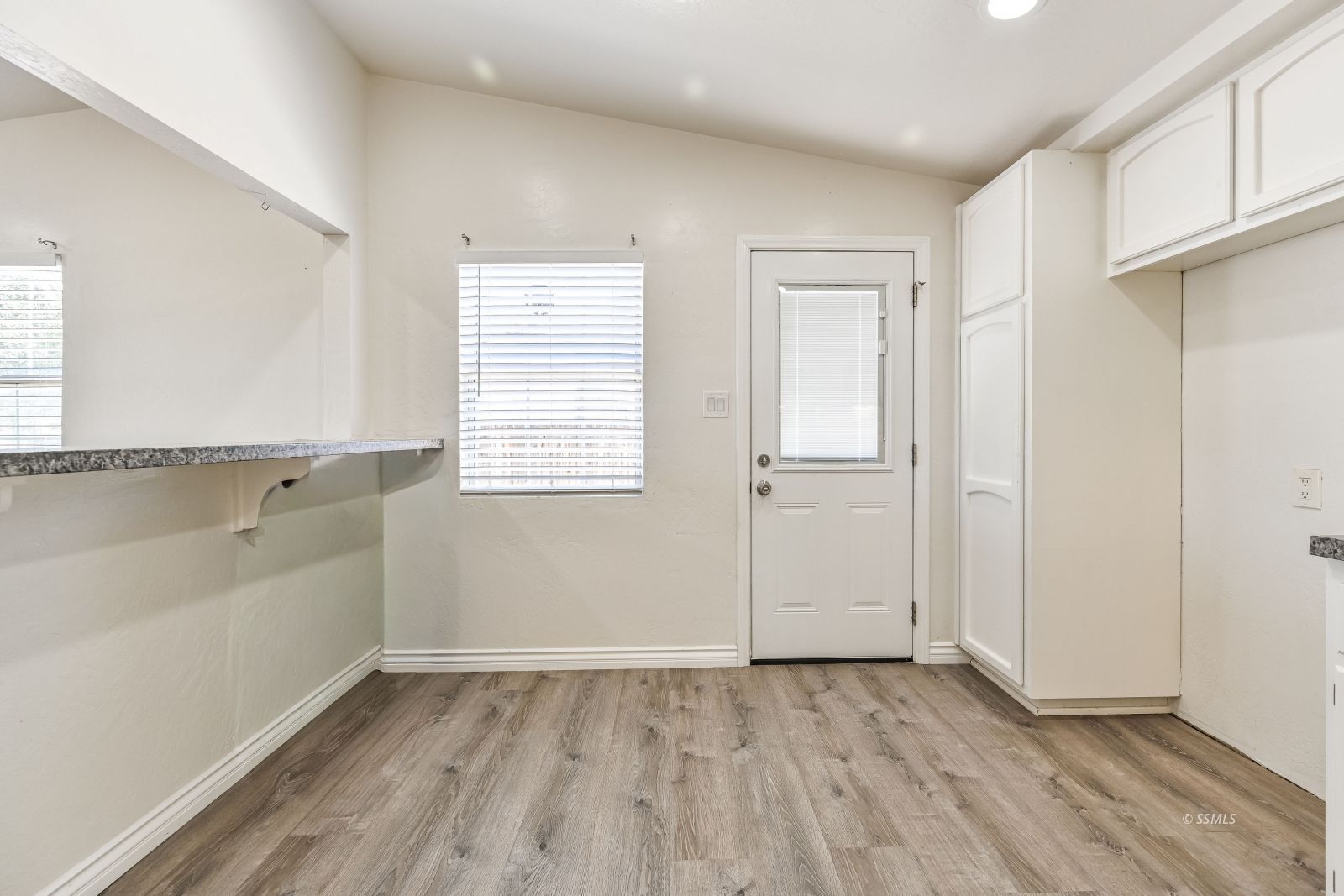 305 North Florence Street Ridgecrest, CA 93555 - Photo 4 of 30