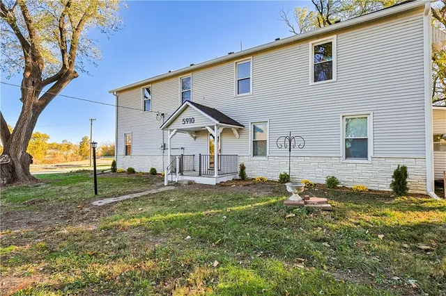 $295,000 | 5910 Easton Road, St. Joseph, MO 64507