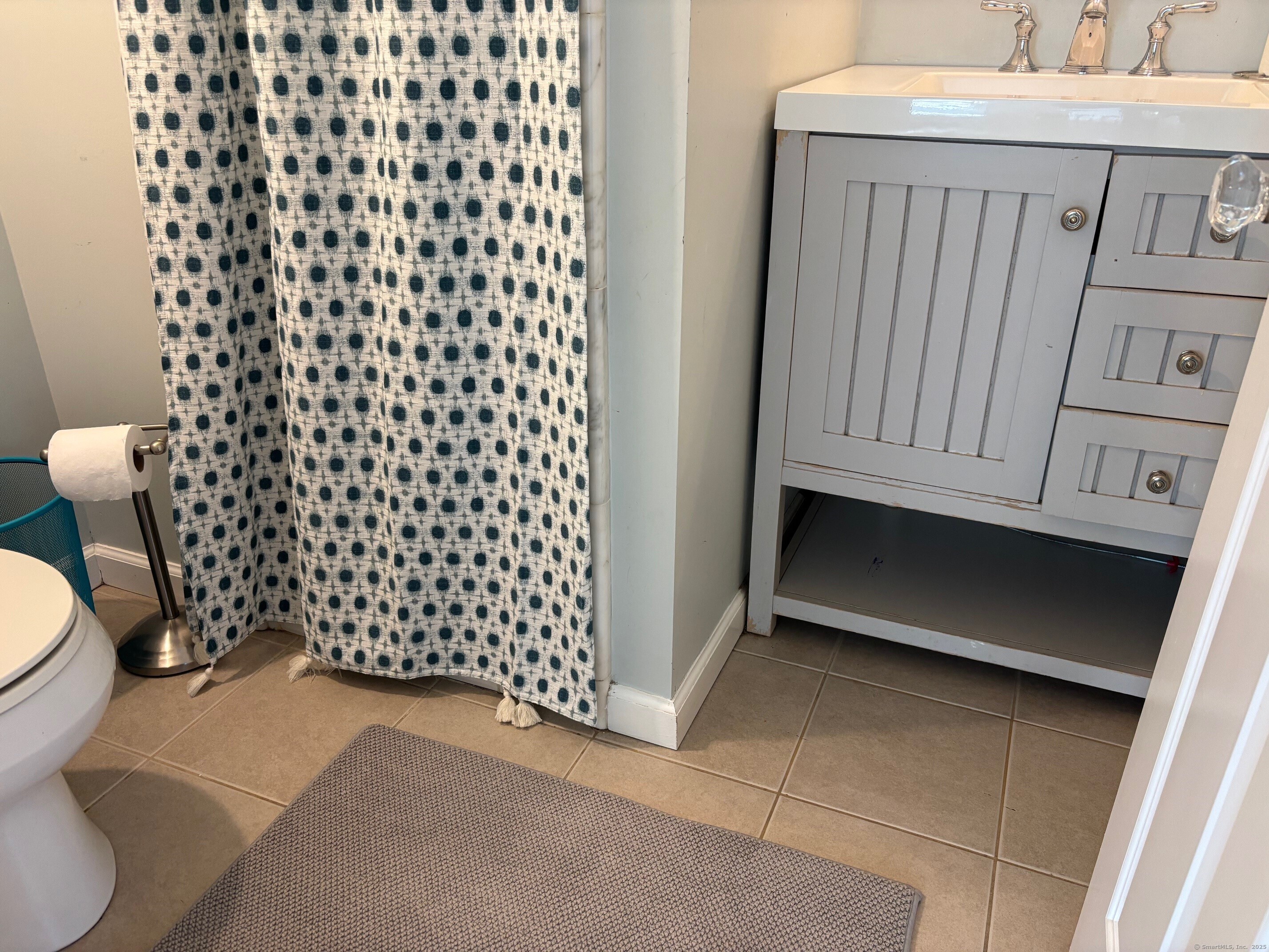 799 Rowland Road Fairfield, CT 06824 - Photo 15 of 15 a bathroom with a sink a toilet and a mirror