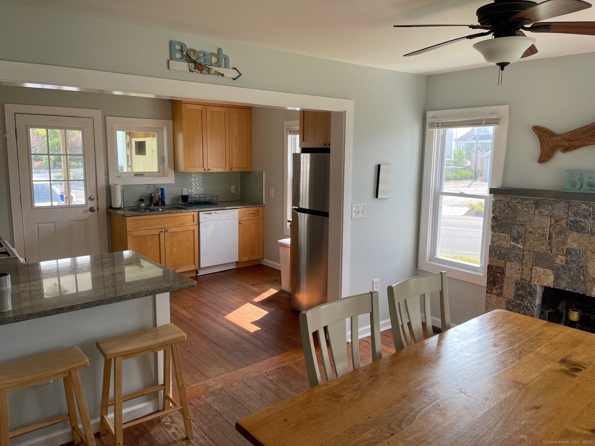 799 Rowland Road Fairfield, CT 06824 - Photo 3 of 15